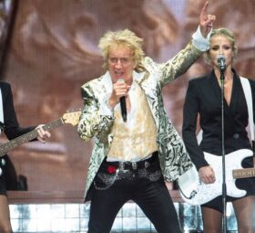 Rod Stewart va cânta la festivalul de muzică Glastonbury în 2025