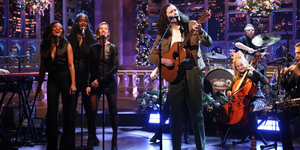 Hozier interpretează melodia „Fairytale of New York” a trupei Pogues la Saturday Night Live
