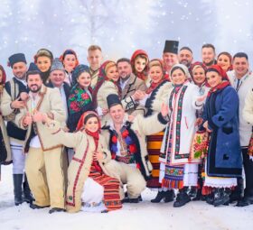 Georgiana Lobonț x Colindătorii României - Aprinde gazdă lampa [Versuri]