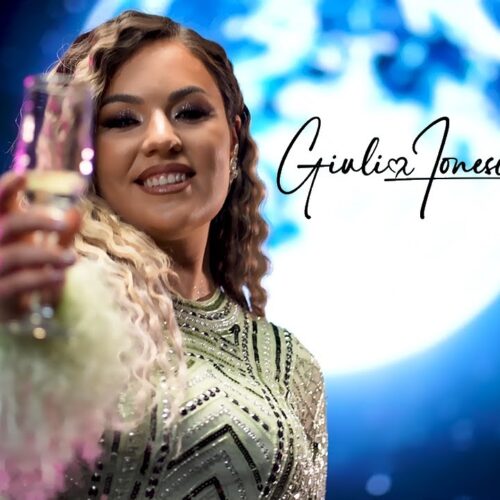 Giulia Ionescu - Ridic Paharul [Versuri]
