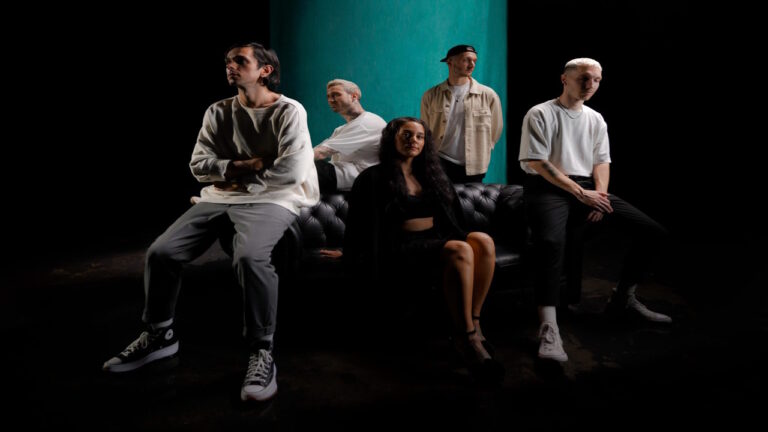 Trupa Novelists vor susține un concert în București și Cluj Napoca în 2025