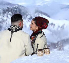 Sabrina & Alex Hinoveanu - În seara Crăciunului [Versuri]