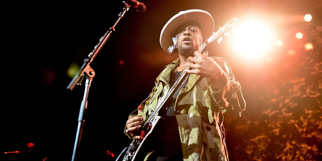 D’Angelo își anulează spectacolul de la Roots Picnic pentru a se recupera după operație
