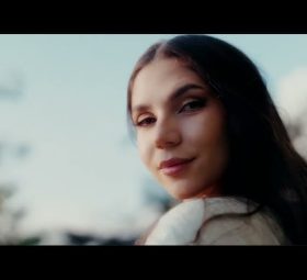 Miruna Diaconescu - Dacă n-ai copii în casă [Versuri]
