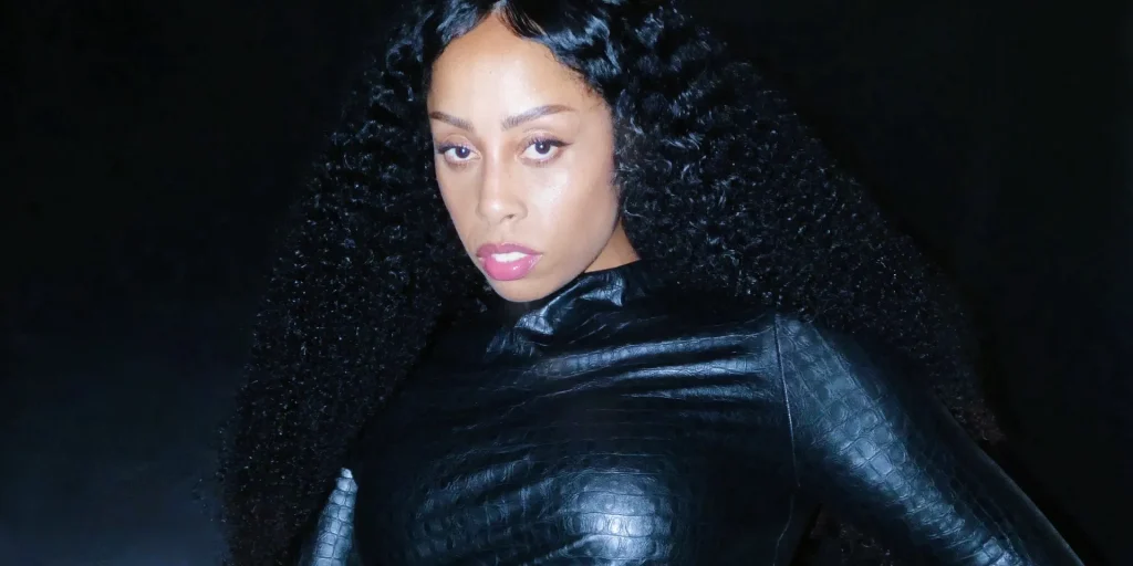 Rochelle Jordan revine după 4 ani de tăcere cu un nou album intitulat „Through the Wall”