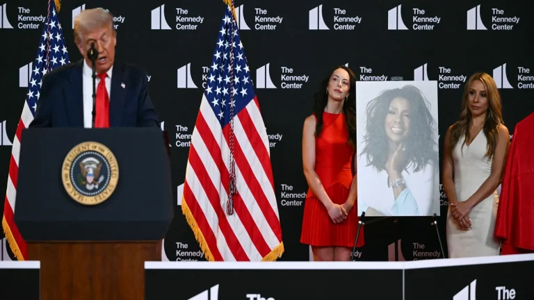 Donald Trump dezvăluie laureații Kennedy Center Honors 2025
