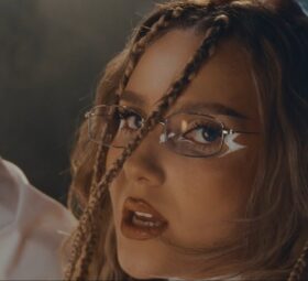 Alessandra - Între 4 pereți [Versuri]
