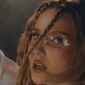 Alessandra - Între 4 pereți [Versuri]