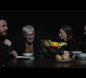 Nikolas și Copilul de aur - Un bătrân [Versuri]