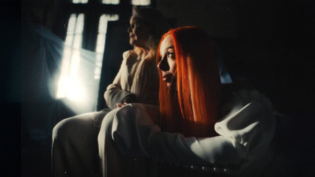 Olivia Addams își ia rămas-bun de la bunica ei printr-un single intitulat „Semnal în Rai”