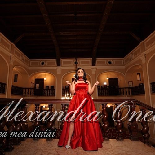 Alexandra Onea - Ești iubirea mea dintâi [Versuri]