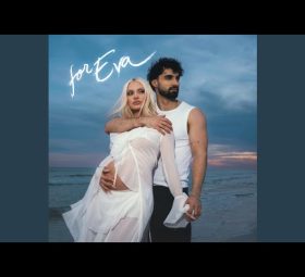 Alexandra Stan anunță că este însărcinată prin intermediul piese „forEVA”