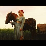 Lora - Prin pădure pe cărare [Versuri]